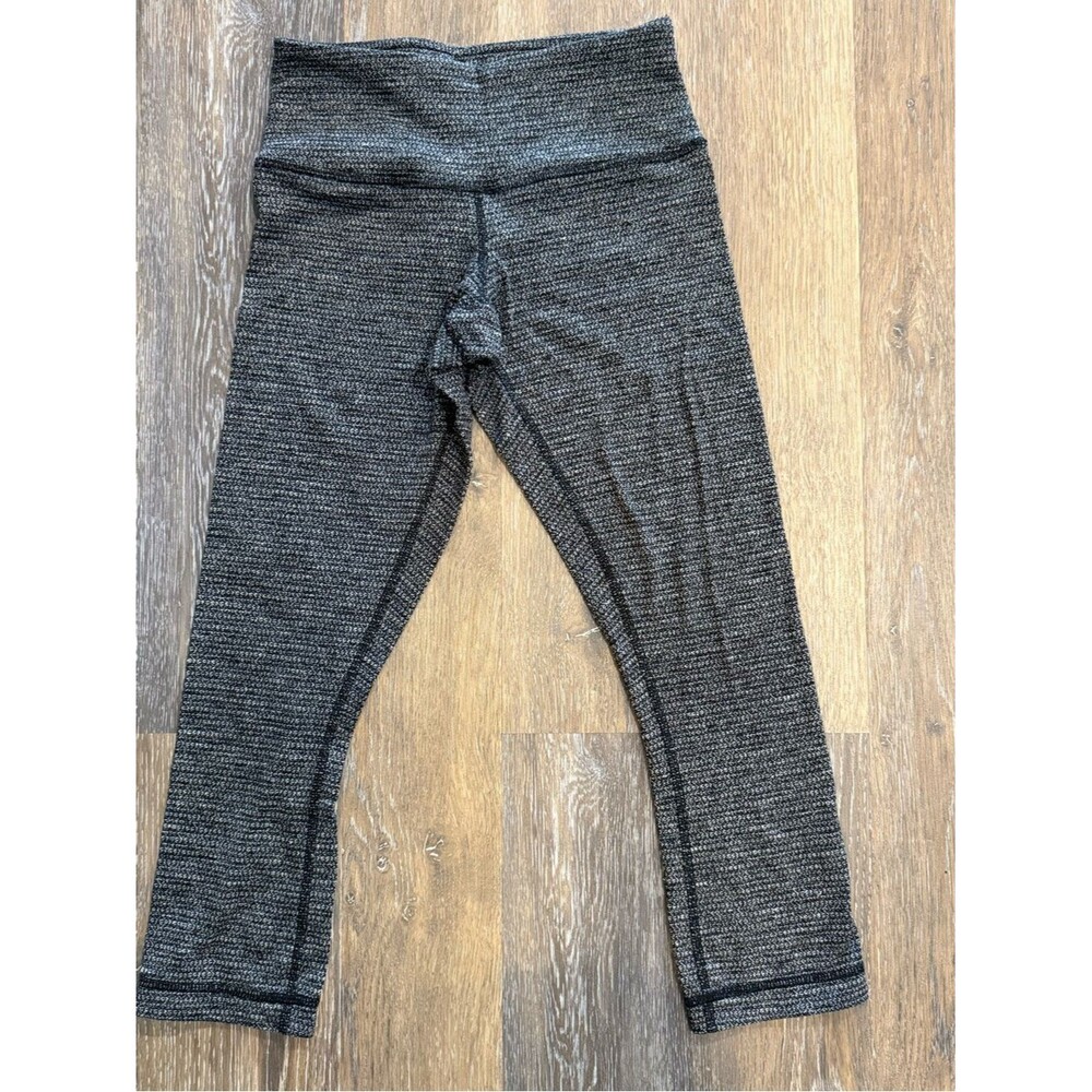 lululemon Black Heather sz 4 Cropped Leggings